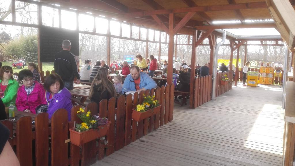 ZOOPARK Zelčín Melnik Exterior foto